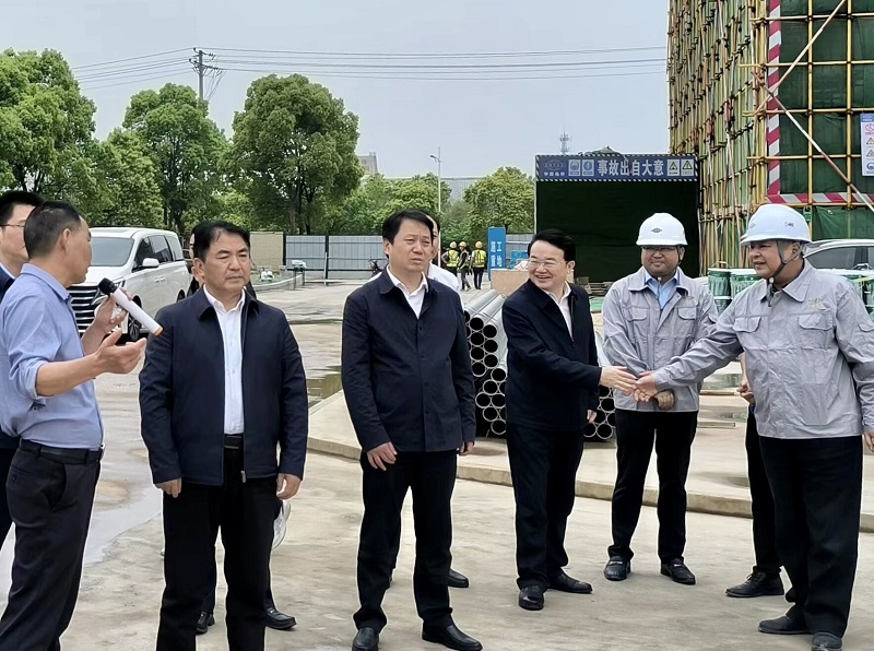 曹普華到市政公司岳陽(yáng)高新區(qū)標(biāo)準(zhǔn)化廠(chǎng)房項(xiàng)目督導(dǎo)調(diào)研