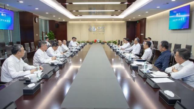 莫鼎革與中國中化黨組書記、董事長李凡榮舉行會談