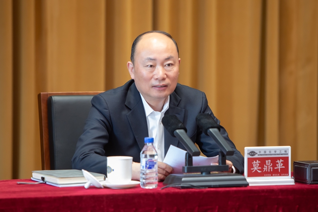 青春化學(xué) 實干爭先丨莫鼎革向全體團員青年致以節(jié)日問候