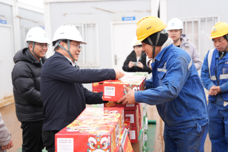 情系一線送溫暖  同心堅守共團圓 | 四化建工會開展春節(jié)在建項目慰問活動