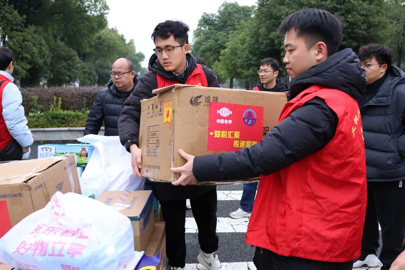 四化建所屬單位廣泛開展學(xué)雷鋒志愿服務(wù)活動(dòng)