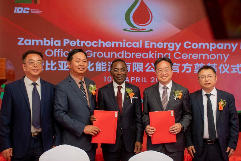 匠心筑造 奉獻(xiàn)精品? | 攻堅(jiān)“半年紅”！四化建承建贊比亞石化能源公司煉油廠項(xiàng)目開(kāi)工